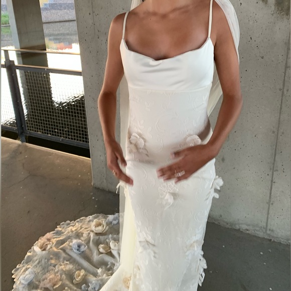 IN BLOOM bridal gown - Picture 5 of 10